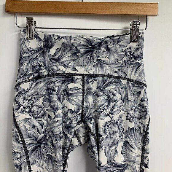 Lululemon Womens Train Times 19" Light Garden White Blk/Blk Yoga Leggings SZ 4 - Picture 5 of 12